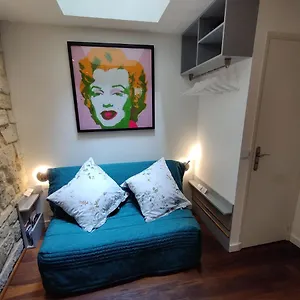 Appartement Romantic Tiny House Inside Montmartre