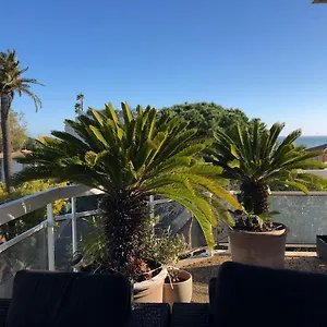 gorgeous-one-bedroom-apartment-with-terrace-and-sea-view.fr-provencehotel.com/